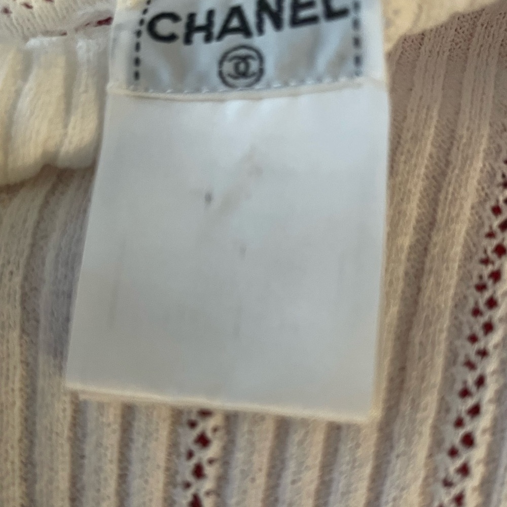 Authentic Chanel Cream Buttoned Cardigan - Picture 7 of 9